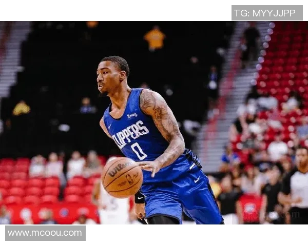 左手腕手术!多诺万:科林斯将拆掉夹板 会进行传球投篮训练